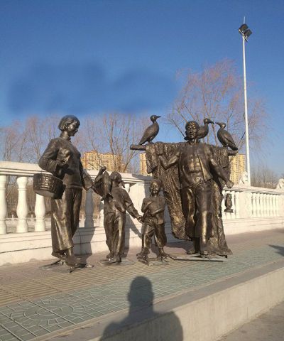 公园景观摆件渔民捕鱼回家青铜雕塑摆件