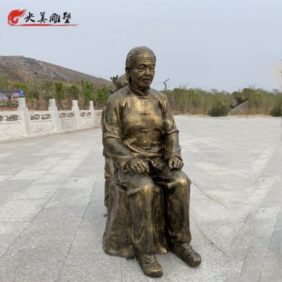 铜雕坐着的老人景观摆件