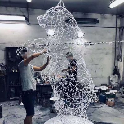 不锈钢镂空抽象铁艺熊雕塑