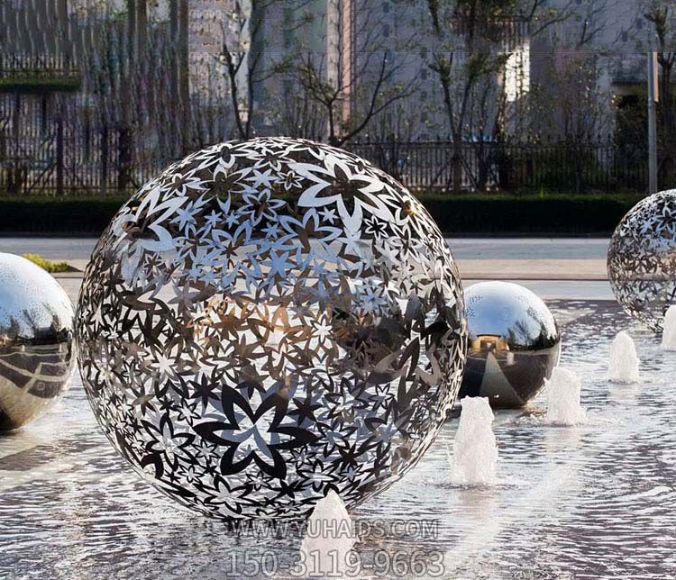 广场创意不锈钢喷泉镂空球雕塑