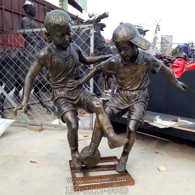 园林广场玻璃钢仿铜踢足球的儿童景观雕塑