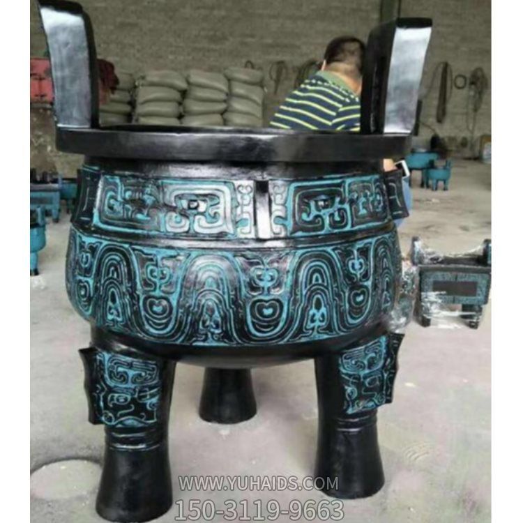 纯铜鼎寺院户外摆放圆形三足双耳香炉顶雕塑