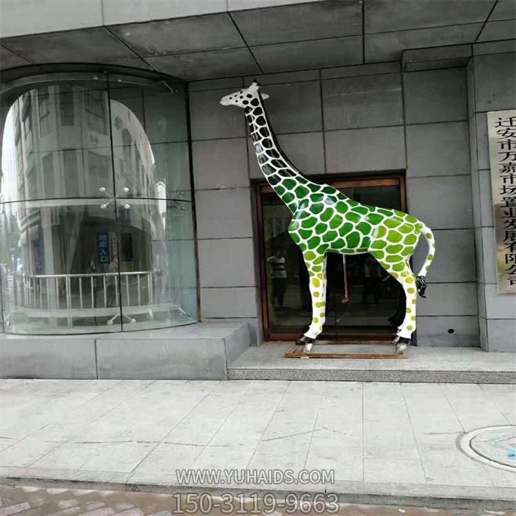 游乐园摆放大型玻璃钢喷漆卡通长颈鹿雕塑