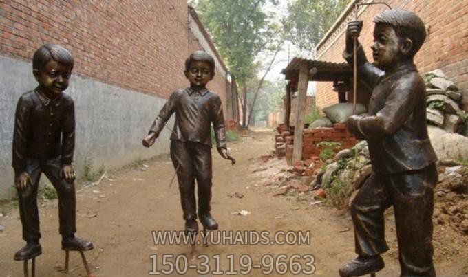 公园玩陀螺的儿童小品铜雕雕塑