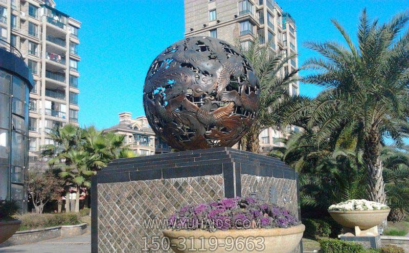 景区街道创意不锈钢圆球上的浮雕凤凰雕塑
