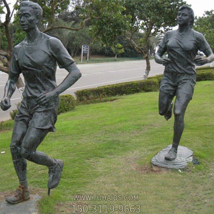 城市街道草地摆放玻璃钢铸铜跑步运动人物雕塑
