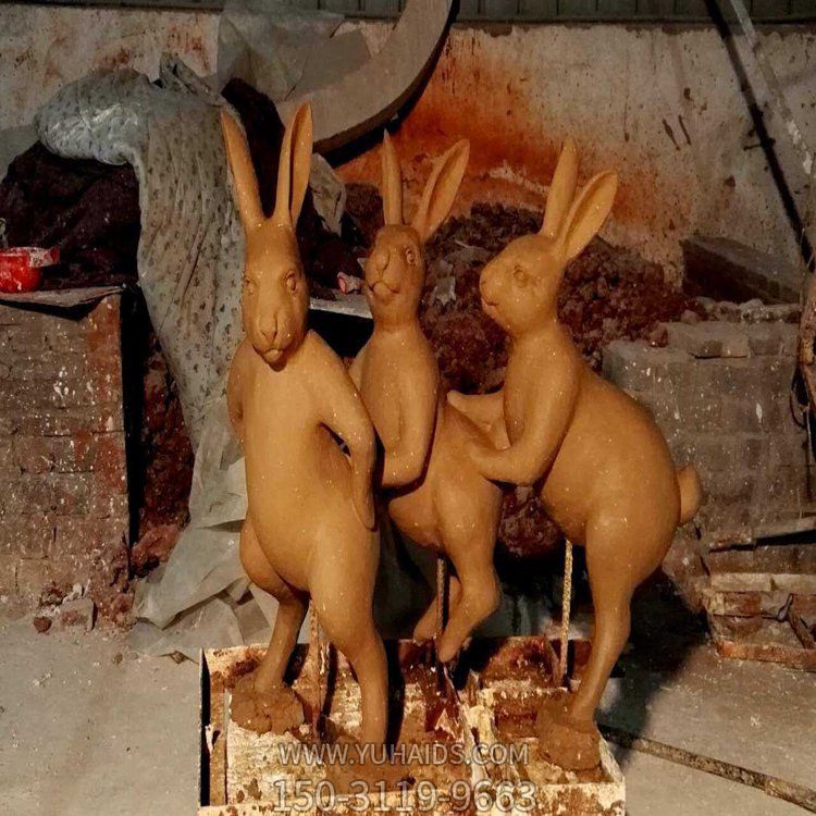 三只兔子，兔子雕塑，兔子泥塑泥稿