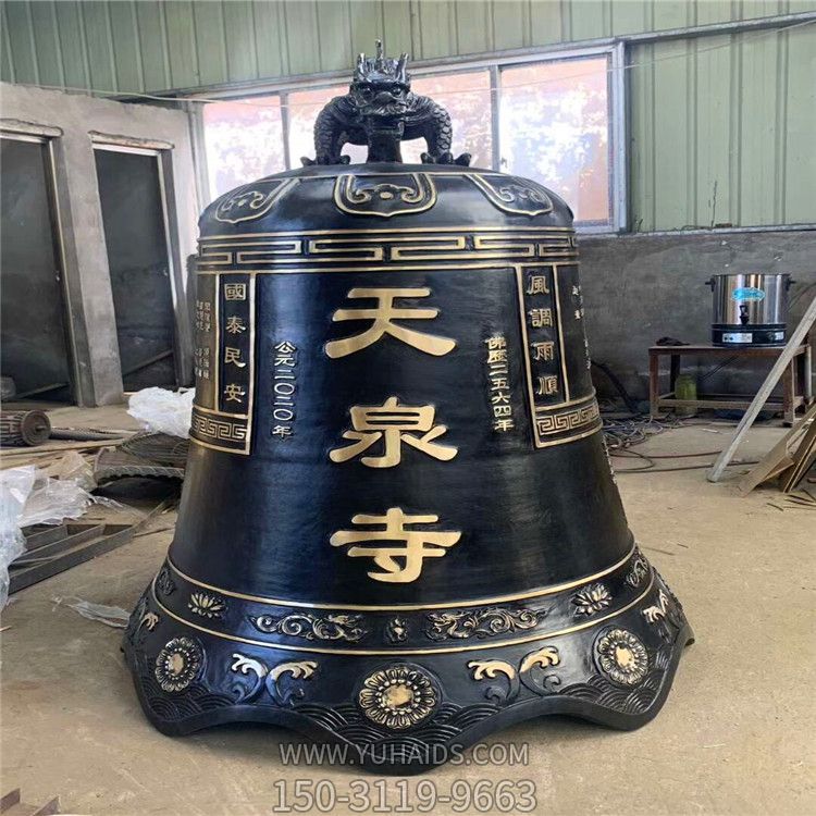 天泉寺青铜挂钟雕塑