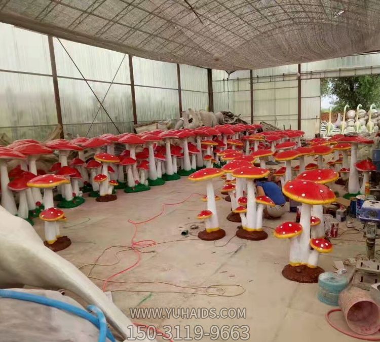 玻璃钢彩绘蘑菇小品游乐园装饰雕塑