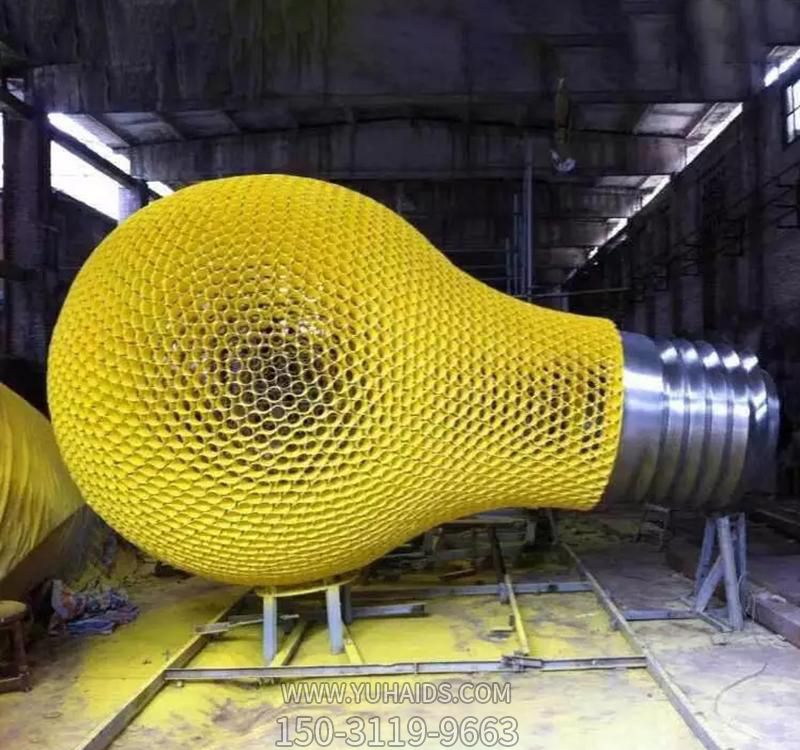 厂房大型不锈钢喷漆灯泡雕塑