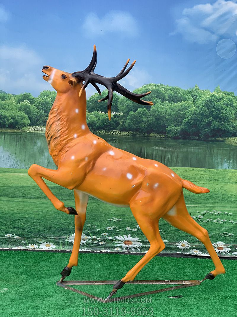户外景区玻璃钢彩绘大型动物景观梅花鹿雕塑