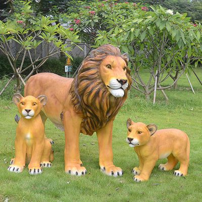 公园草坪玻璃钢大型仿真动物狮子雕塑