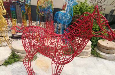 不锈钢镂空创意铁艺红色马雕塑