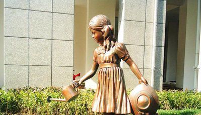 公园浇花小女孩人物铜雕儿童雕塑