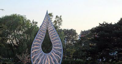 户外抽象纹路水滴雕塑