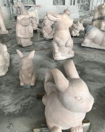 公园卡通小猪动物石雕是怎么制作出来的？