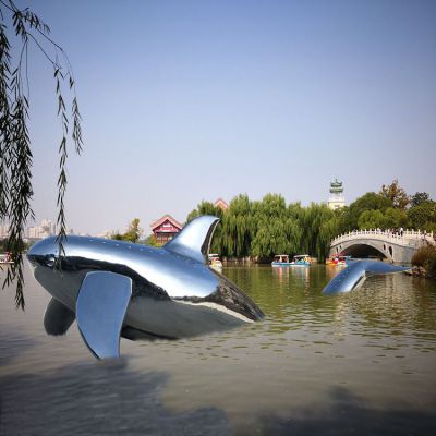 池塘镜面大型鲸鱼雕塑