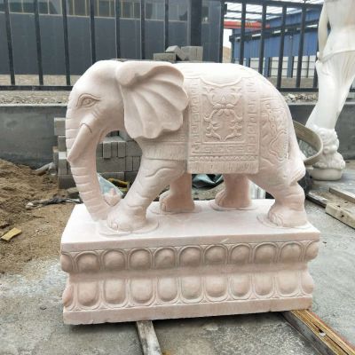 公园大理石石雕站在石墩上的大象雕塑