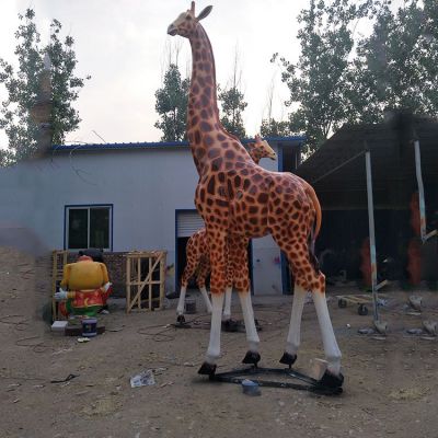 动物园玻璃钢卡通动物彩绘仿真长颈鹿雕塑