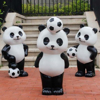 庭院摆放踢足球可爱玻璃钢熊猫雕塑