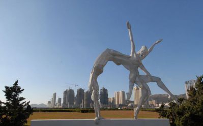 景区广场网格不锈钢连体操人物雕塑
