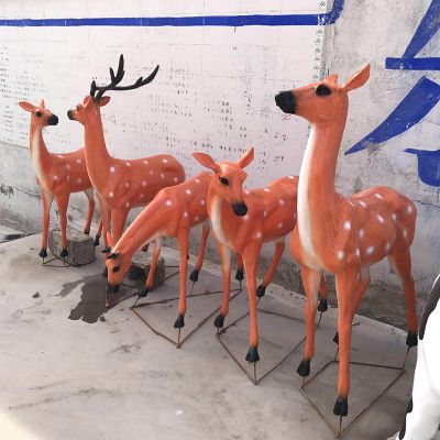 公园景区玻璃钢彩绘五只鹿雕塑