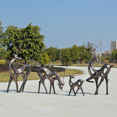 公园大型不锈钢仿铜一家四口鹿雕塑
