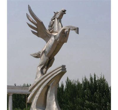 广场上摆放的飞翔的玻璃钢创意飞马雕塑