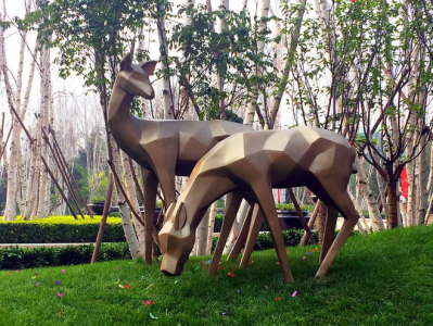 公园草坪不锈钢仿铜几何鹿雕塑