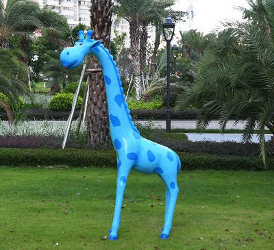 草坪卡通创意蓝色长颈鹿雕塑