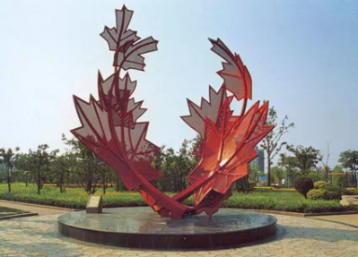 户外景区大型不锈钢镂空红色枫叶树叶雕塑