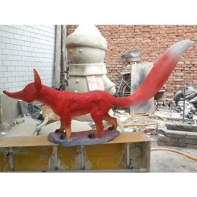 公园红色玻璃钢爬行的狐狸雕塑