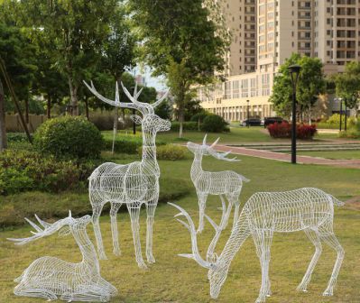 户外草坪不锈钢镂空鹿雕塑