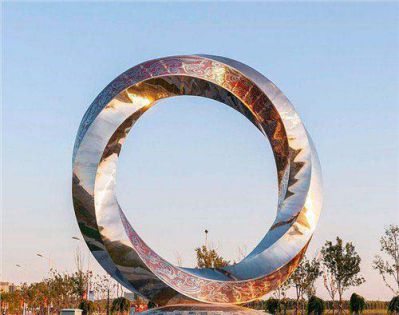 圆环雕塑-户外不锈钢镜面几何圆环雕塑