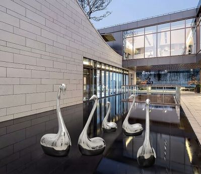 公司别墅创意不锈钢镜面水中天鹅雕塑