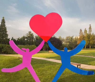 公园广场创意爱情抽象彩绘玻璃钢爱心装饰爱情雕塑