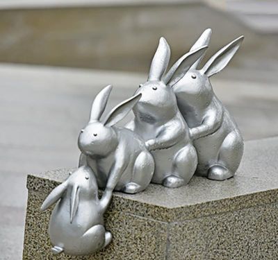 公园四只不锈钢创意兔子雕塑
