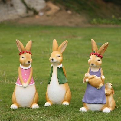 草坪一群站立的树脂彩绘兔子雕塑