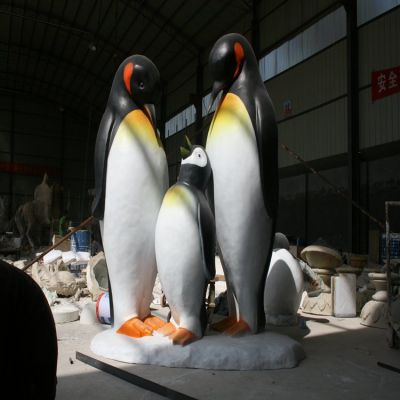 大型玻璃钢仿真企鹅，一家三口企鹅雕塑