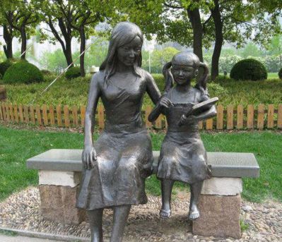 公园装饰人物铜雕石凳上女雕塑