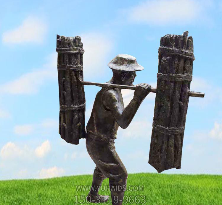 古代铜雕乡村挑柴的老人雕塑、