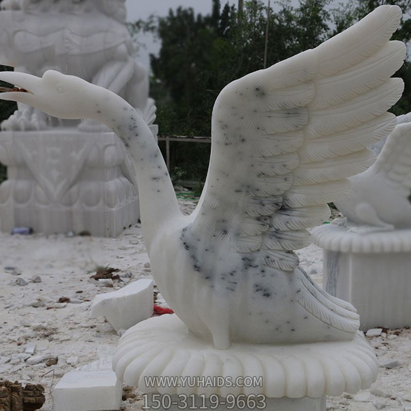 花园广场大理石飞翔雕塑