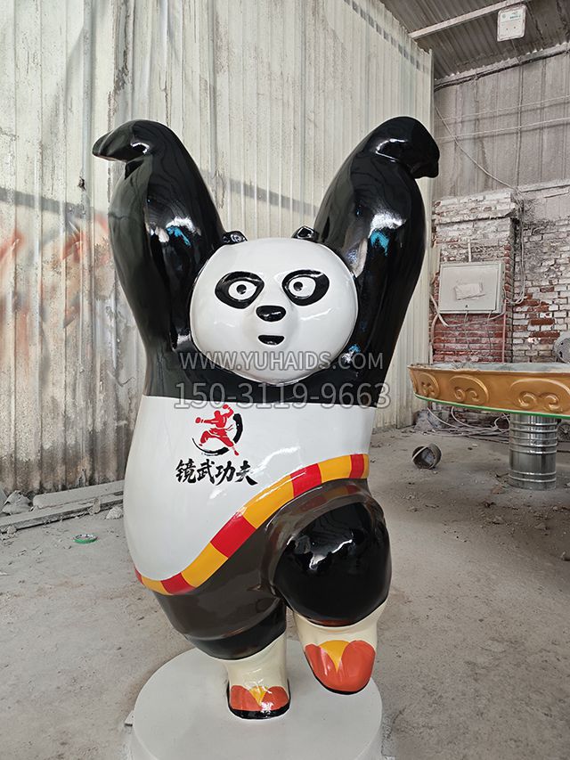 白鹤展翅玻璃钢功夫熊猫雕塑