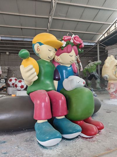 玻璃钢卡通情侣雕塑