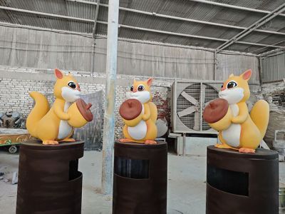 玻璃钢松鼠造型垃圾桶