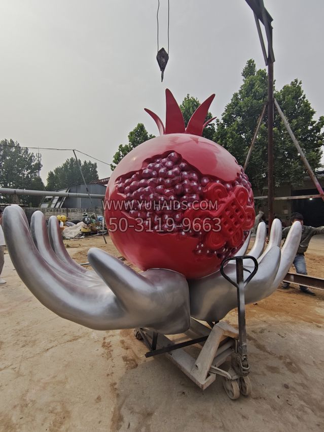 手捧石榴 (2)雕塑