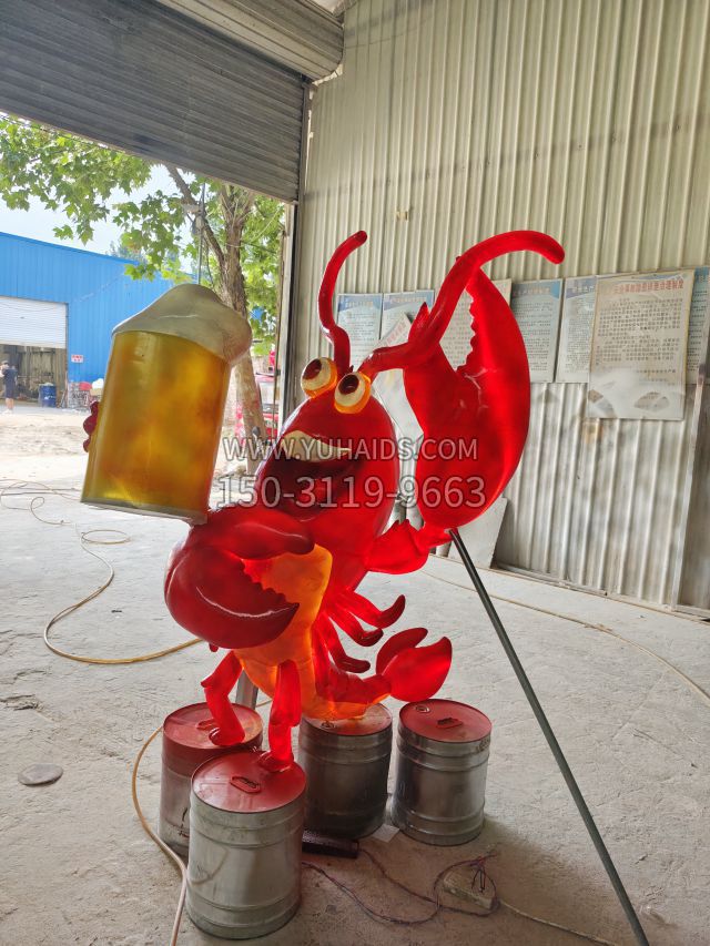 拿啤酒的发光龙虾 (5)雕塑