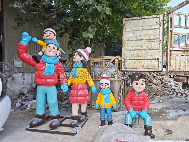 卡通一家人雕塑