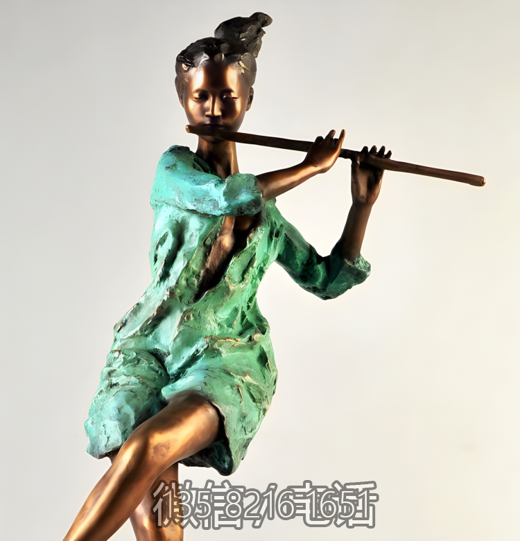 铜雕吹笛子的女性人物雕塑