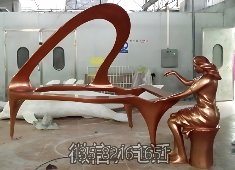 玻璃钢仿铜园林景观美陈装饰摆件弹钢琴的人物雕塑
